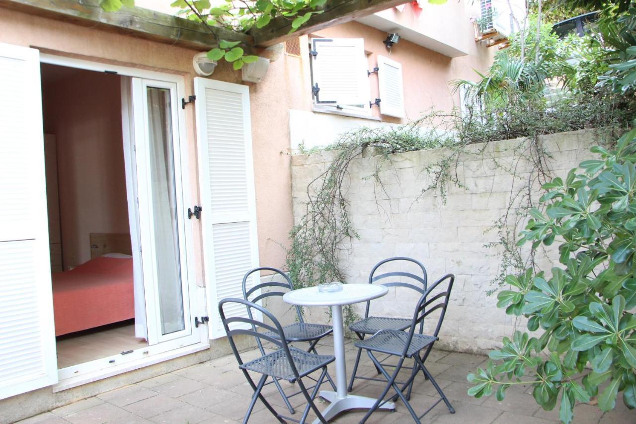 Apartments Miriam Premantura Exterior photo