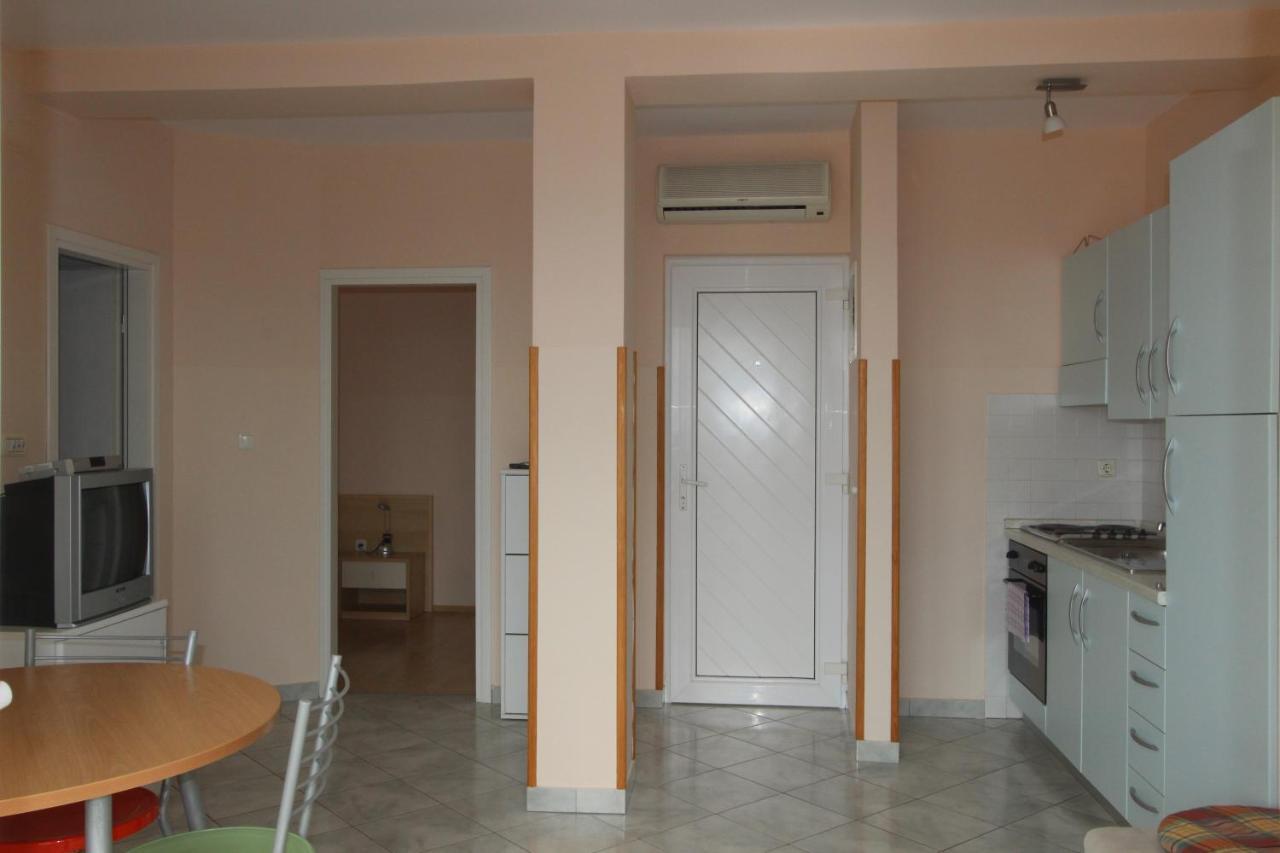 Apartments Miriam Premantura Exterior photo