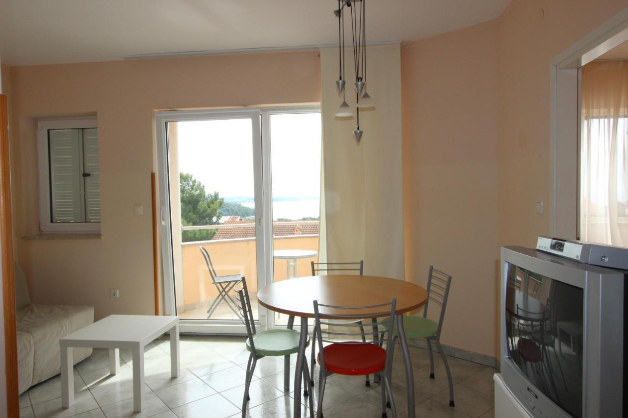 Apartments Miriam Premantura Exterior photo