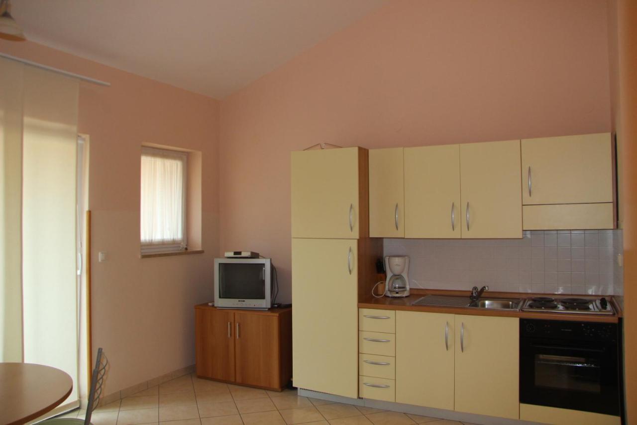 Apartments Miriam Premantura Exterior photo