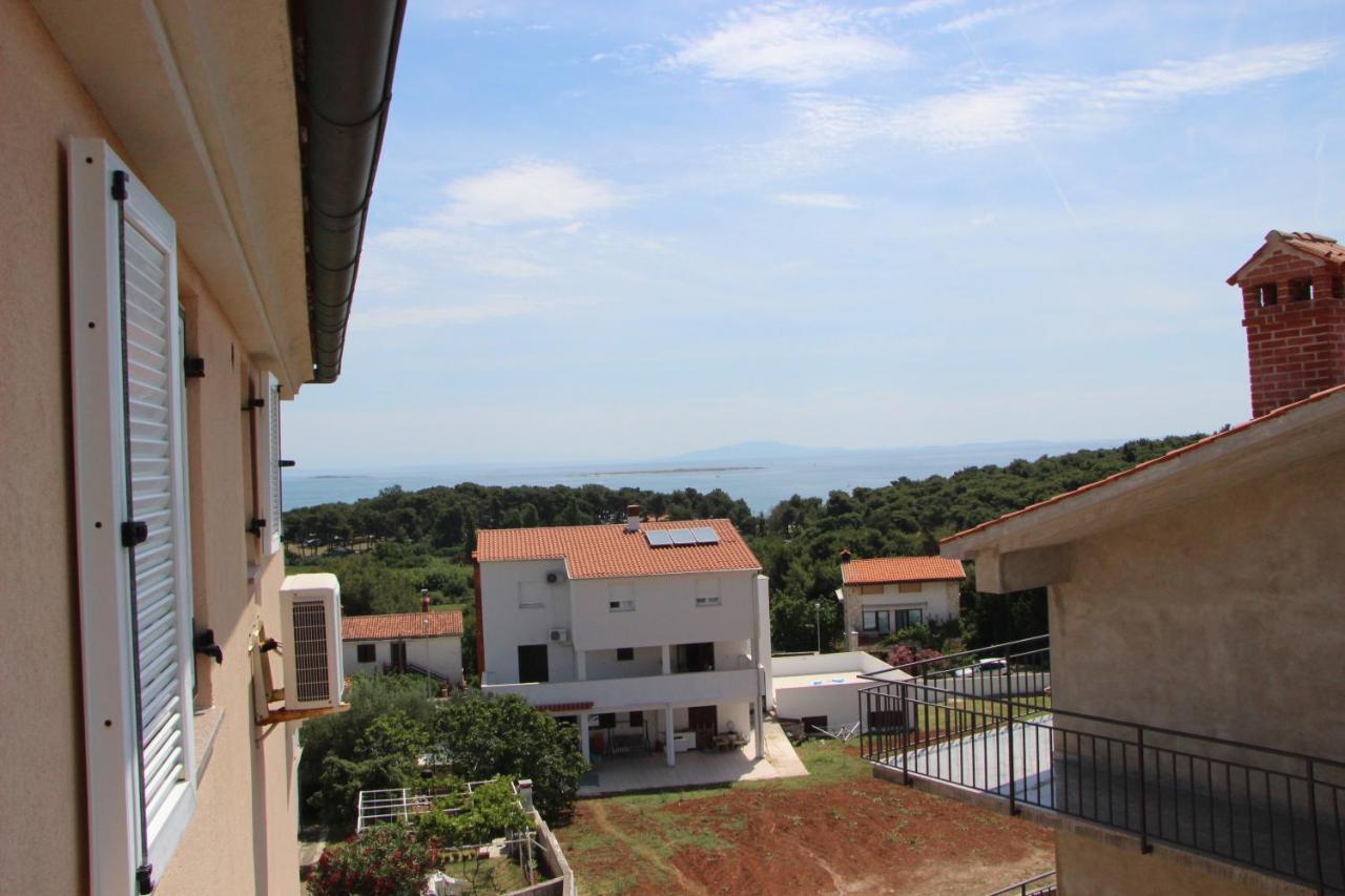 Apartments Miriam Premantura Exterior photo